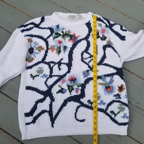 Vintage Chunky White Floral Knit Sweater - Picture 6 of 9